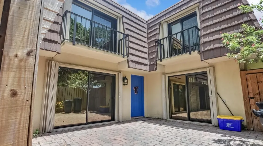121 1st Lane Palm Beach Gardens FL 33418