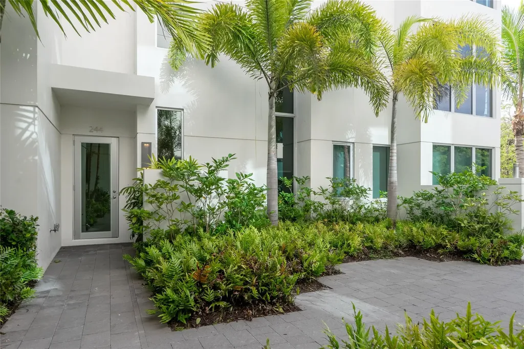 244 Garden Court Lauderdale By The Sea FL 33308
