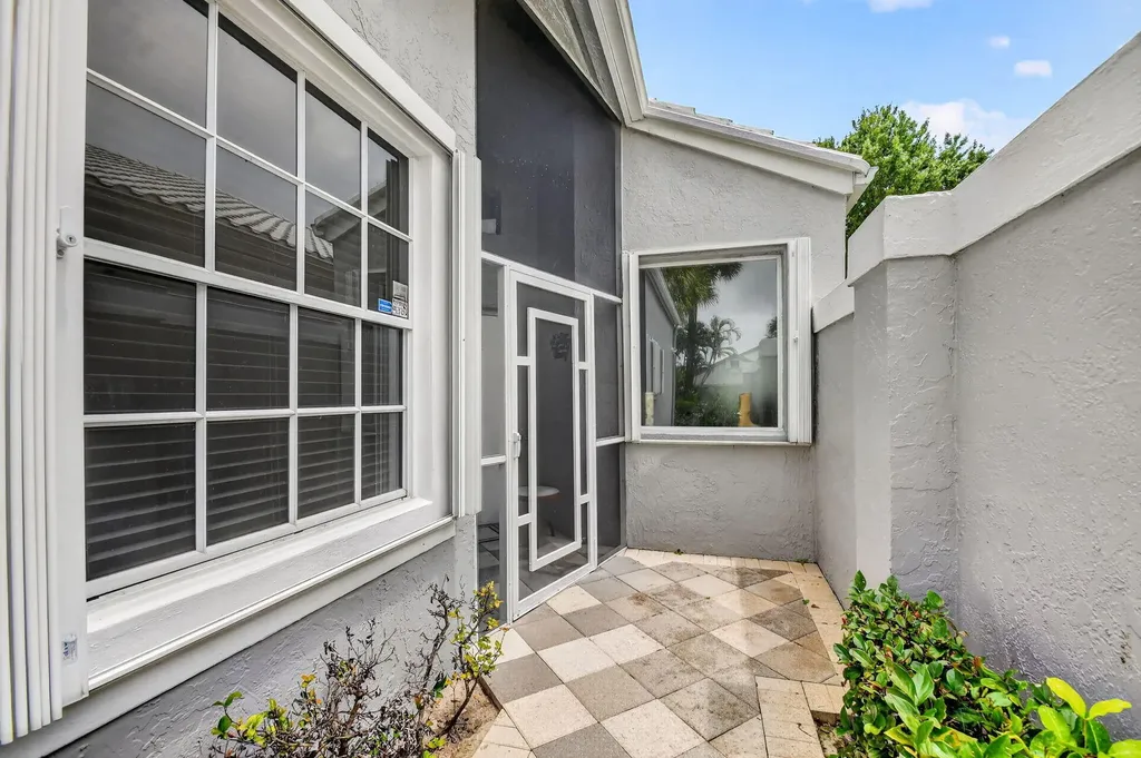 6400 3 Lakes Lane Boynton Beach FL 33437