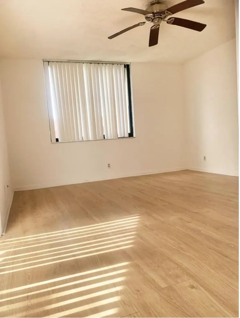 3915 Victoria Drive NE West Palm Beach FL 33406