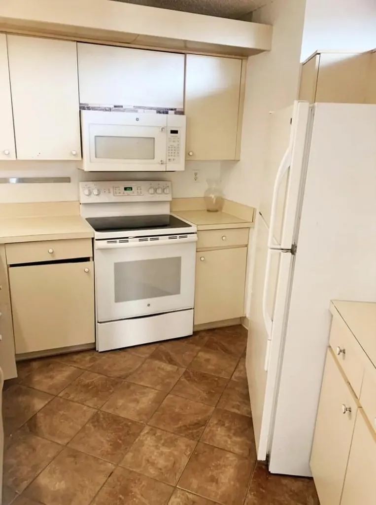 3915 Victoria Drive NE West Palm Beach FL 33406