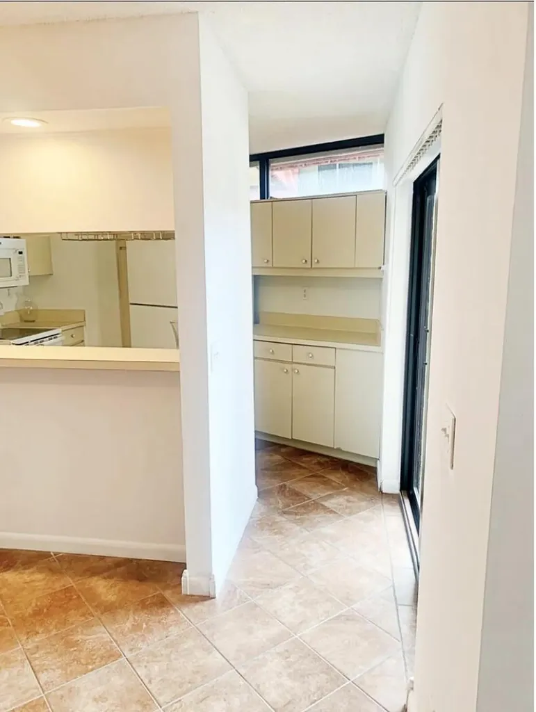 3915 Victoria Drive NE West Palm Beach FL 33406