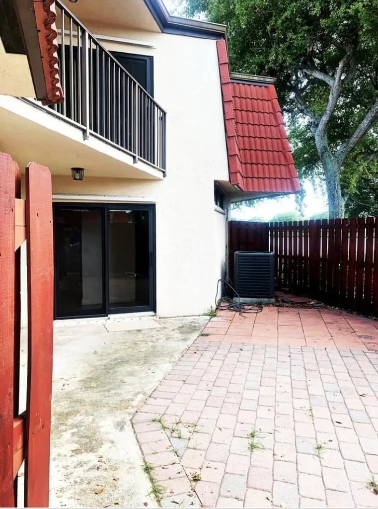 3915 Victoria Drive NE West Palm Beach FL 33406