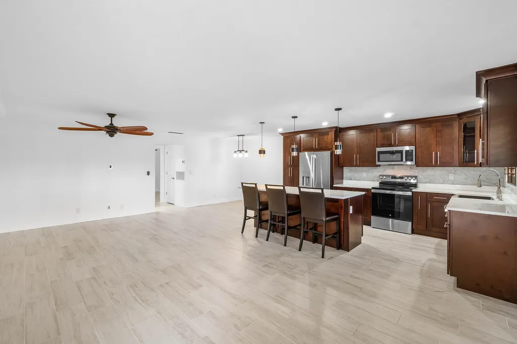 180 N High Point Boynton Beach FL 33435