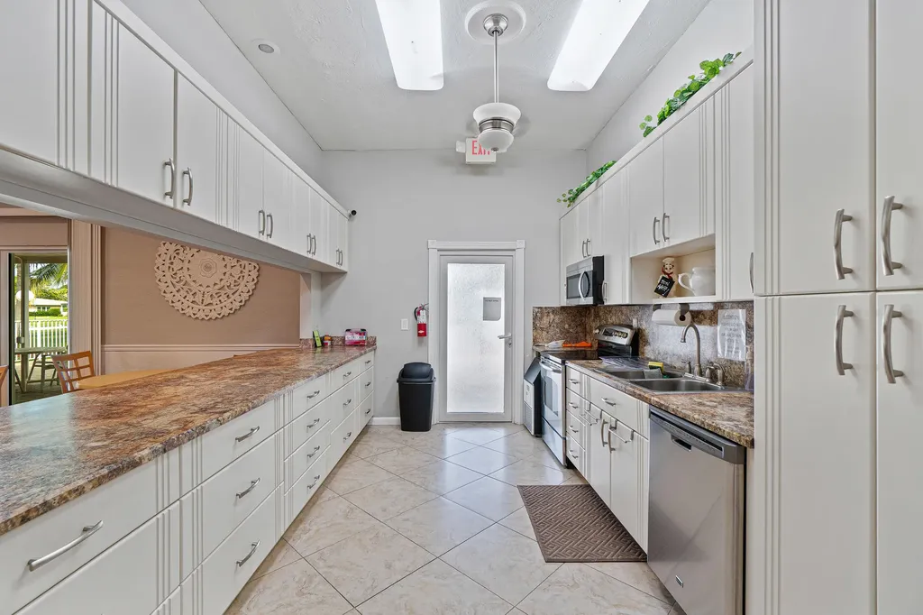 180 N High Point Boynton Beach FL 33435