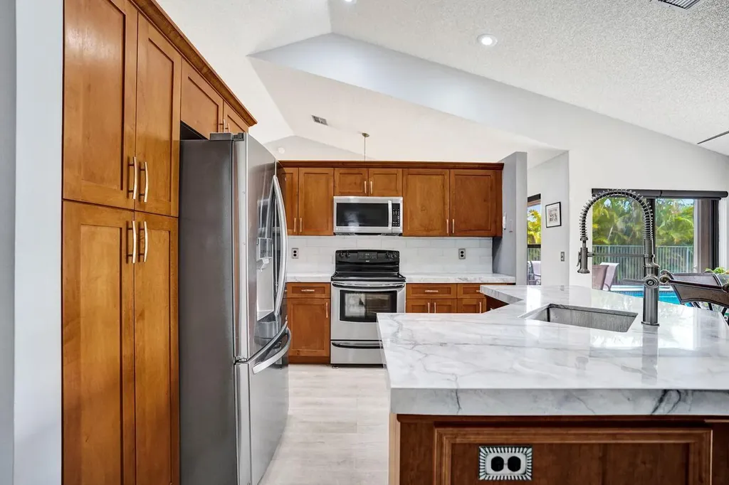 6063 Sunberry Circle Boynton Beach FL 33437