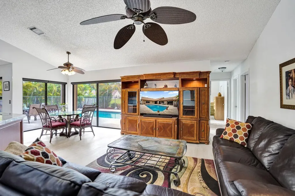 6063 Sunberry Circle Boynton Beach FL 33437