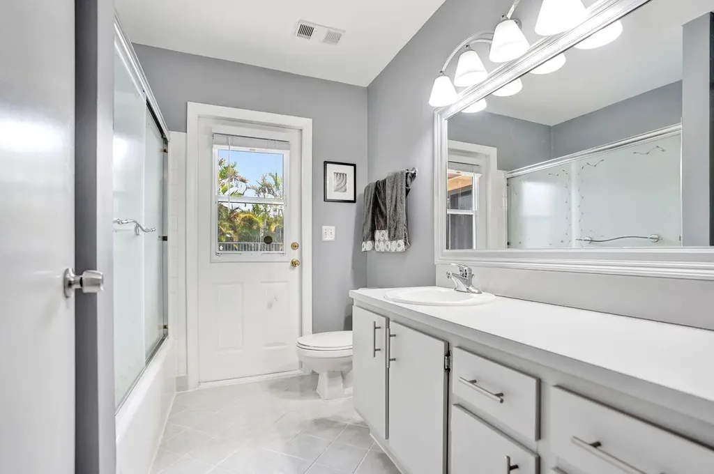 6063 Sunberry Circle Boynton Beach FL 33437