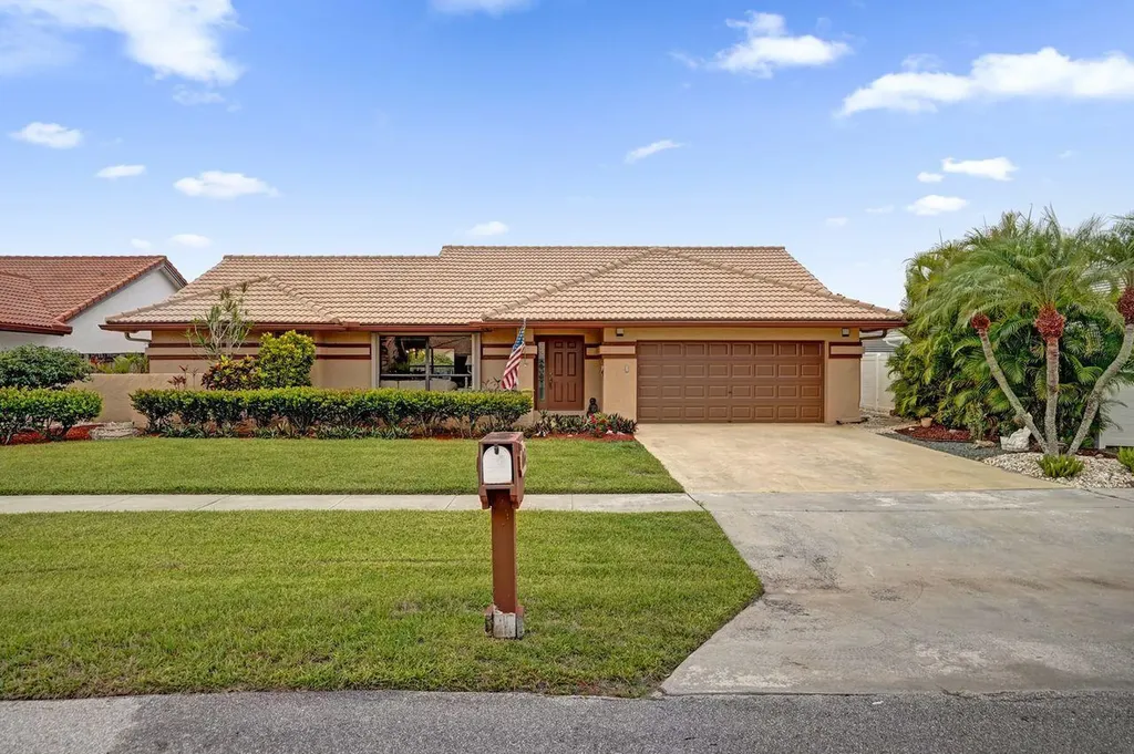 6063 Sunberry Circle Boynton Beach FL 33437