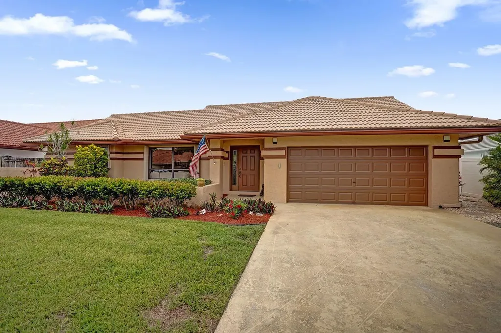 6063 Sunberry Circle Boynton Beach FL 33437