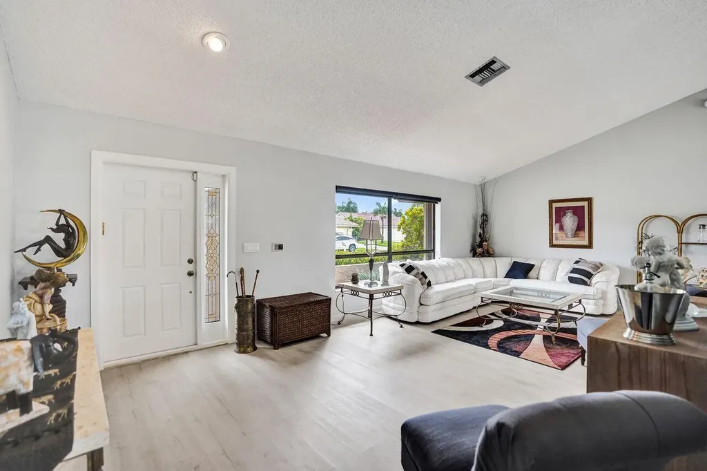 6063 Sunberry Circle Boynton Beach FL 33437