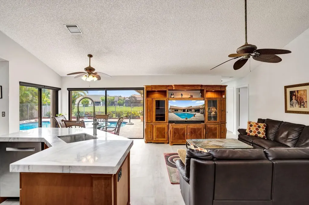 6063 Sunberry Circle Boynton Beach FL 33437
