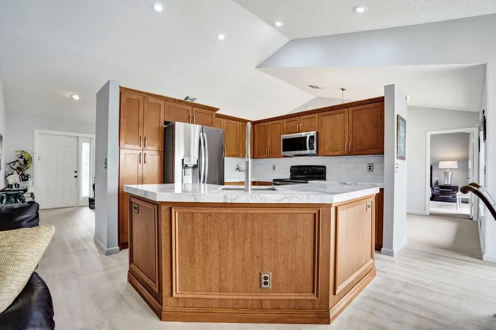 6063 Sunberry Circle Boynton Beach FL 33437