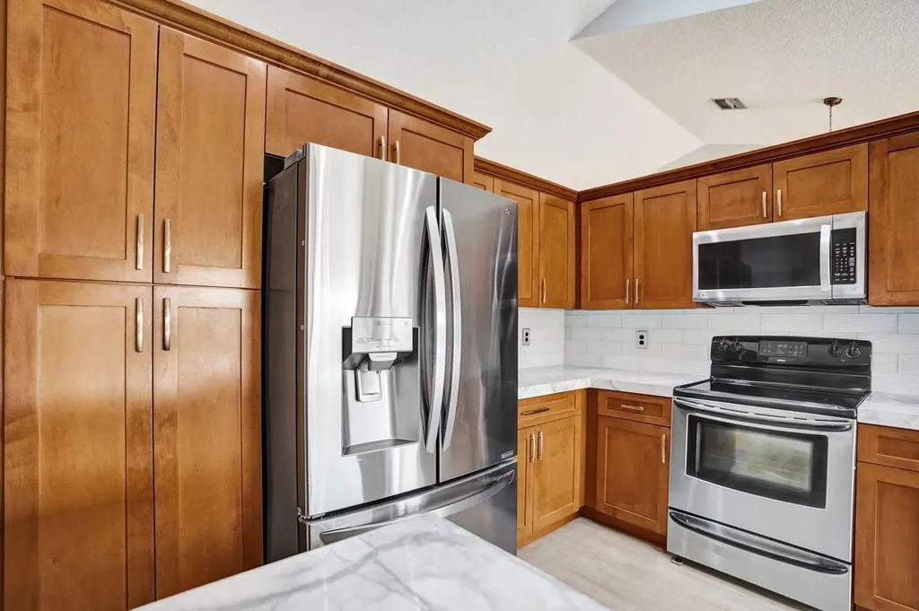 6063 Sunberry Circle Boynton Beach FL 33437