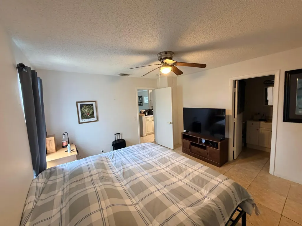 27 E Crossings Circle Boynton Beach FL 33435