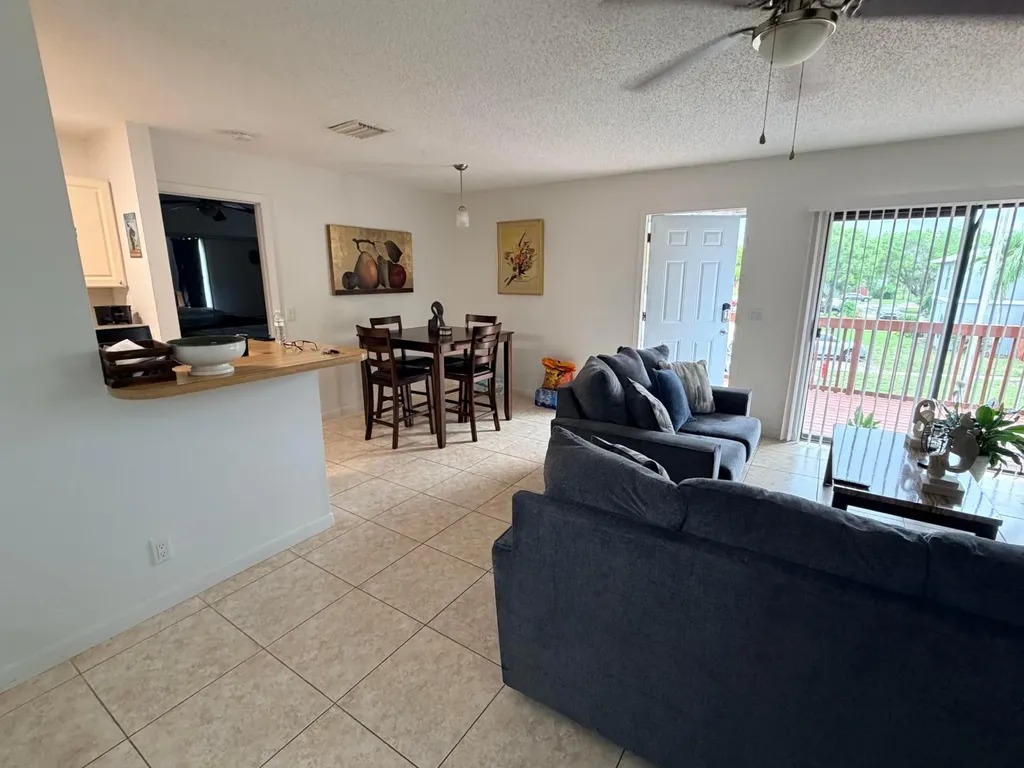 27 E Crossings Circle Boynton Beach FL 33435