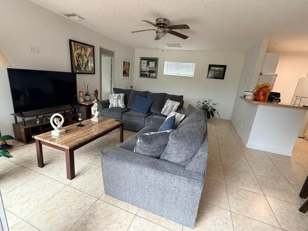 27 E Crossings Circle Boynton Beach FL 33435