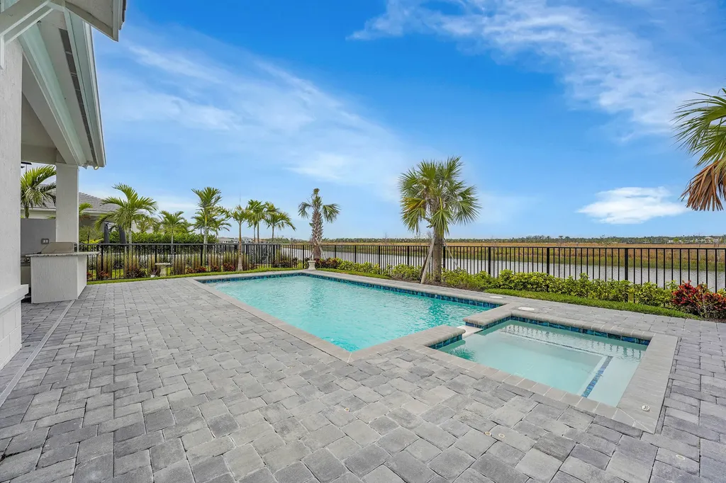 12582 Nautilus Circle Palm Beach Gardens FL 33412