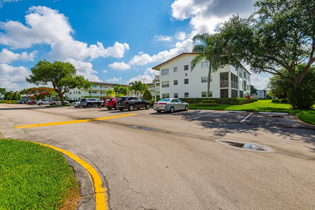 67 Fanshaw B Boca Raton FL 33434
