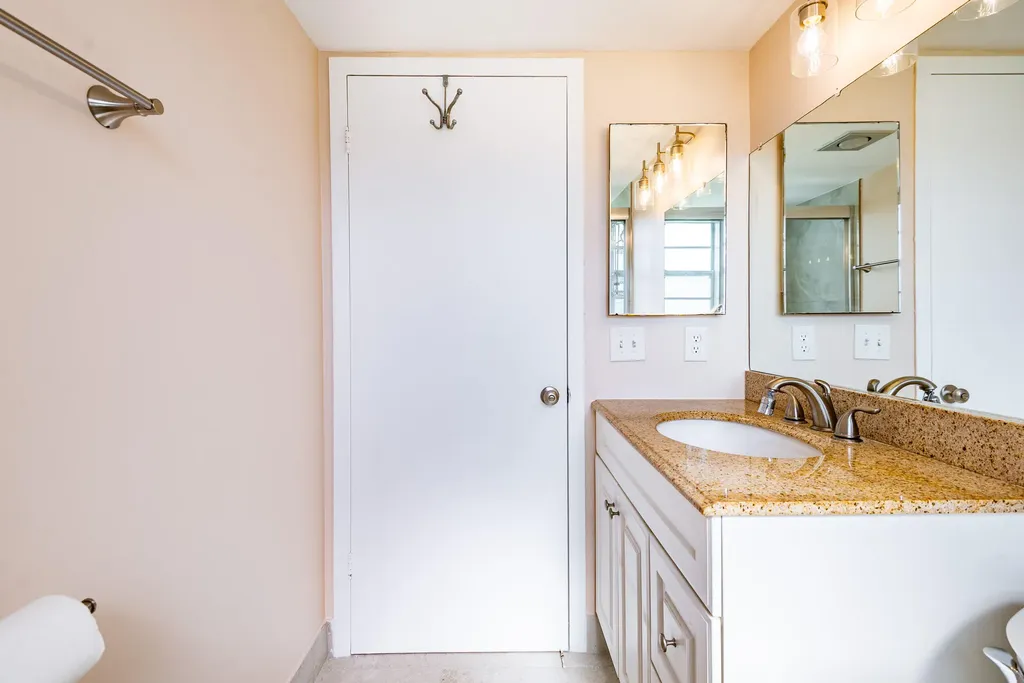 67 Fanshaw B Boca Raton FL 33434