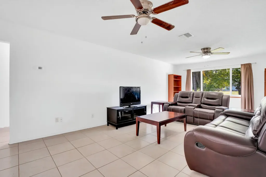 16245 E Burns Drive Loxahatchee FL 33470
