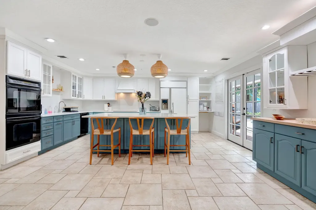 2436 Holly Lane NE Palm Beach Gardens FL 33410