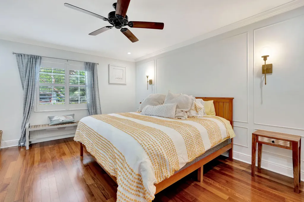 2436 Holly Lane NE Palm Beach Gardens FL 33410