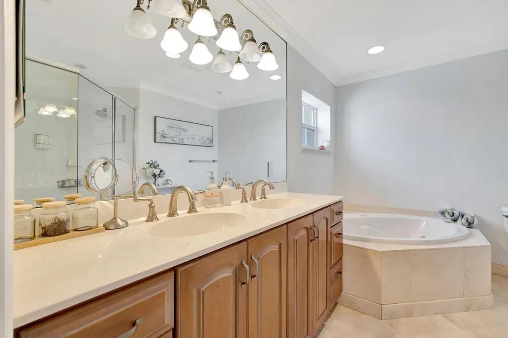 2436 Holly Lane NE Palm Beach Gardens FL 33410