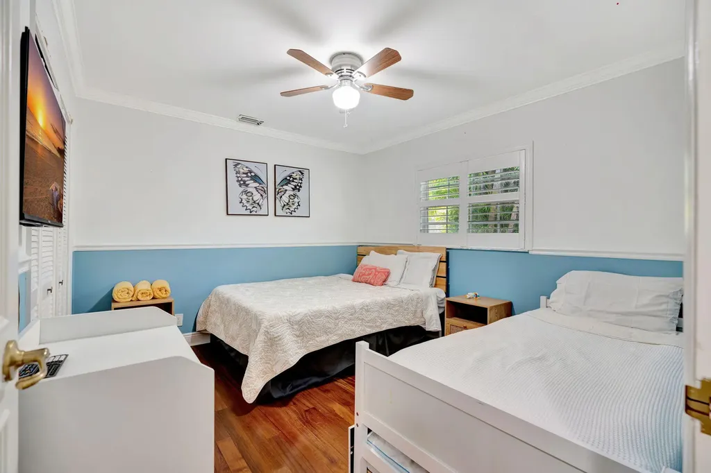 2436 Holly Lane NE Palm Beach Gardens FL 33410