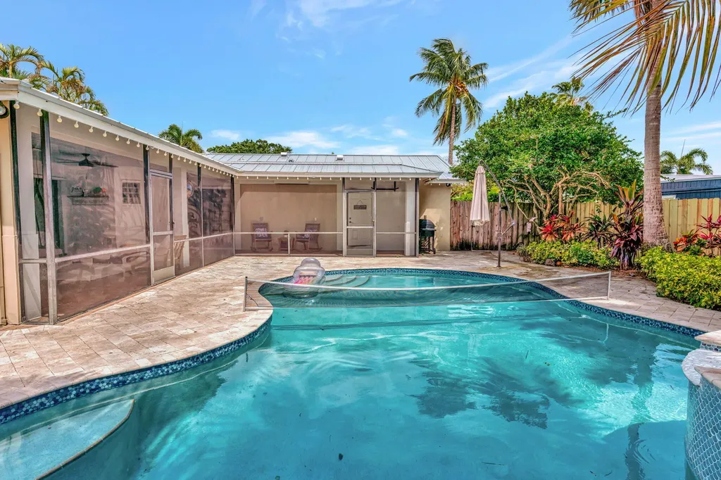 2436 Holly Lane NE Palm Beach Gardens FL 33410