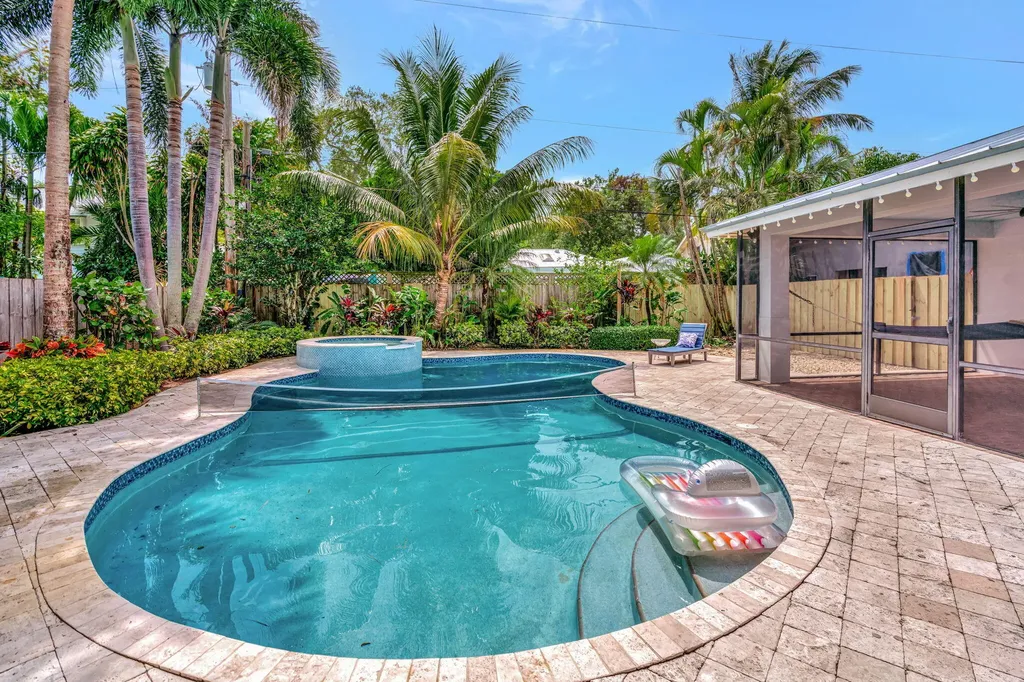 2436 Holly Lane NE Palm Beach Gardens FL 33410