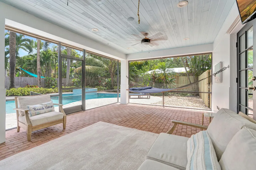 2436 Holly Lane NE Palm Beach Gardens FL 33410