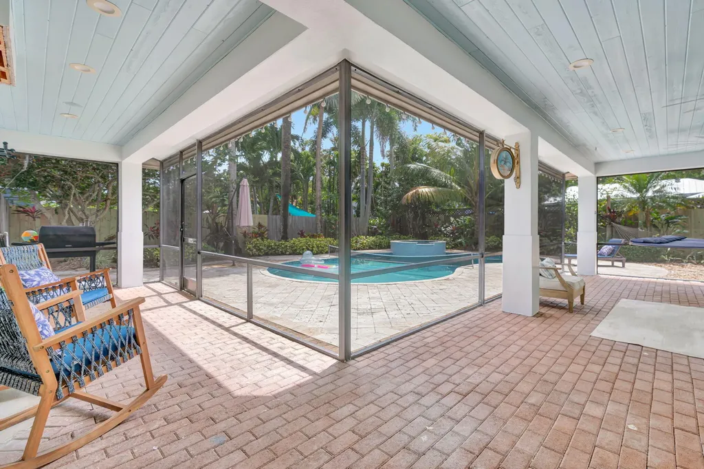 2436 Holly Lane NE Palm Beach Gardens FL 33410