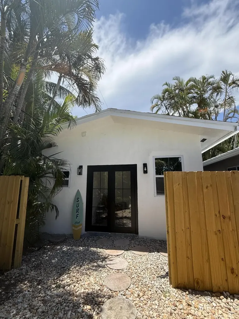 2436 Holly Lane NE Palm Beach Gardens FL 33410