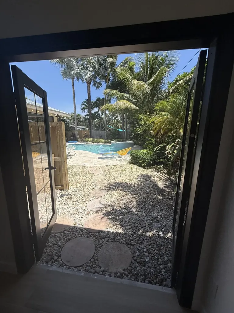 2436 Holly Lane NE Palm Beach Gardens FL 33410