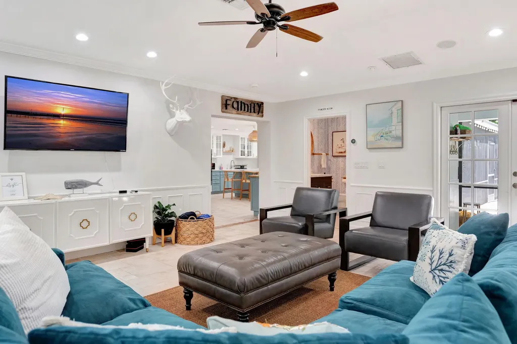 2436 Holly Lane NE Palm Beach Gardens FL 33410