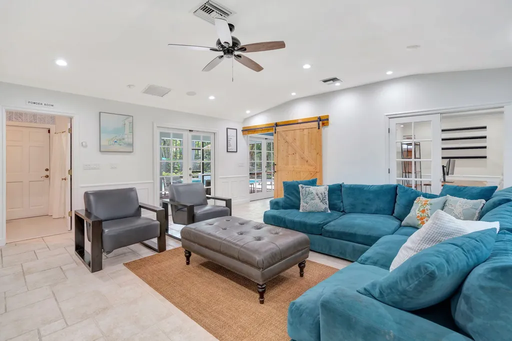 2436 Holly Lane NE Palm Beach Gardens FL 33410
