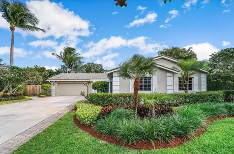 2436 Holly Lane NE Palm Beach Gardens FL 33410