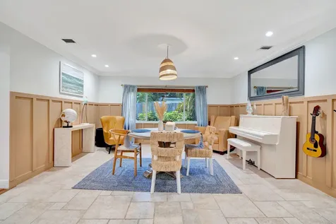 2436 Holly Lane NE Palm Beach Gardens FL 33410