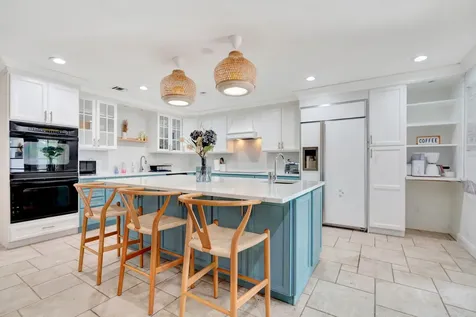 2436 Holly Lane NE Palm Beach Gardens FL 33410