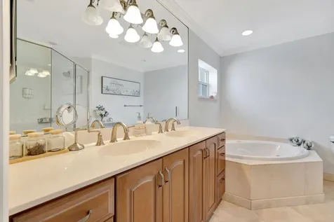 2436 Holly Lane NE Palm Beach Gardens FL 33410