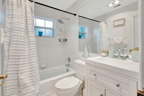 2436 Holly Lane NE Palm Beach Gardens FL 33410