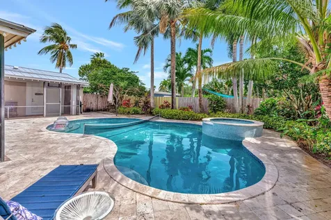 2436 Holly Lane NE Palm Beach Gardens FL 33410
