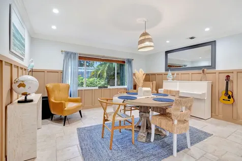 2436 Holly Lane NE Palm Beach Gardens FL 33410