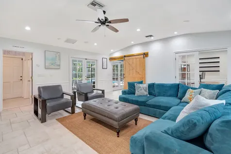 2436 Holly Lane NE Palm Beach Gardens FL 33410