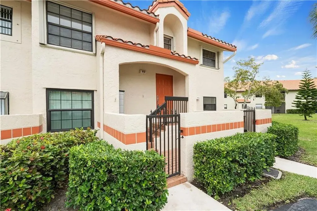 912 Congressional Way Deerfield Beach FL 33442