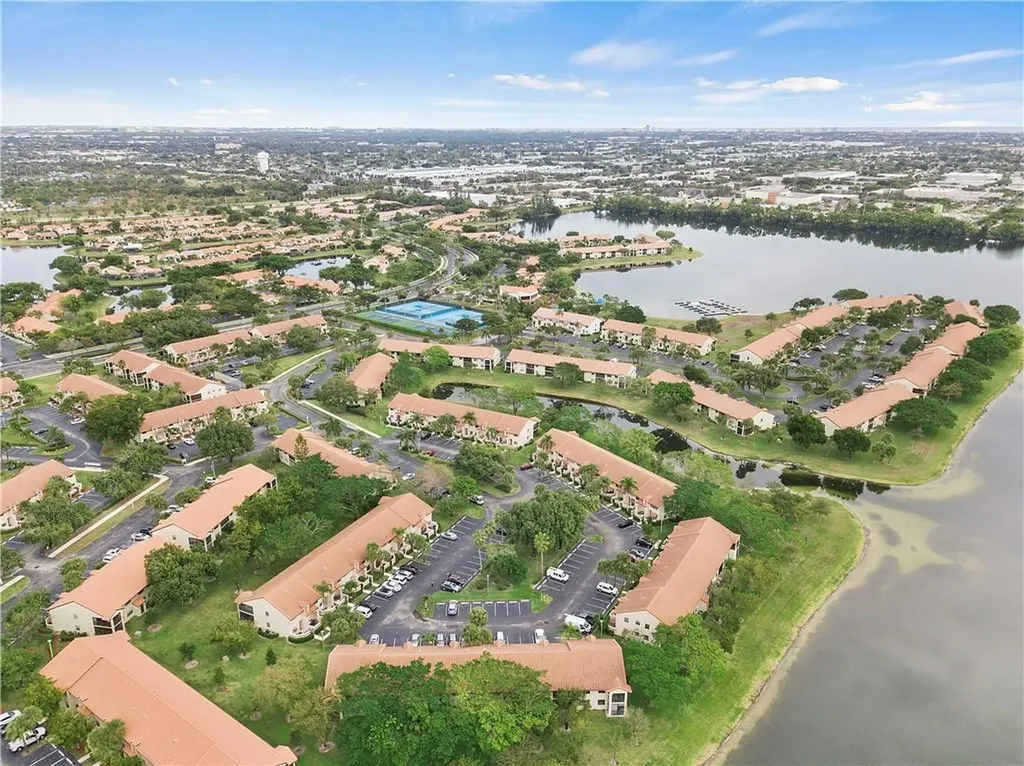 912 Congressional Way Deerfield Beach FL 33442
