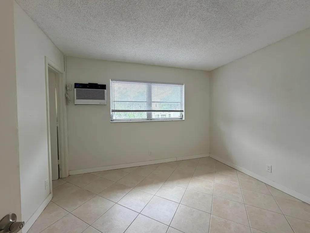 5174 NE 6th Avenue Oakland Park FL 33334