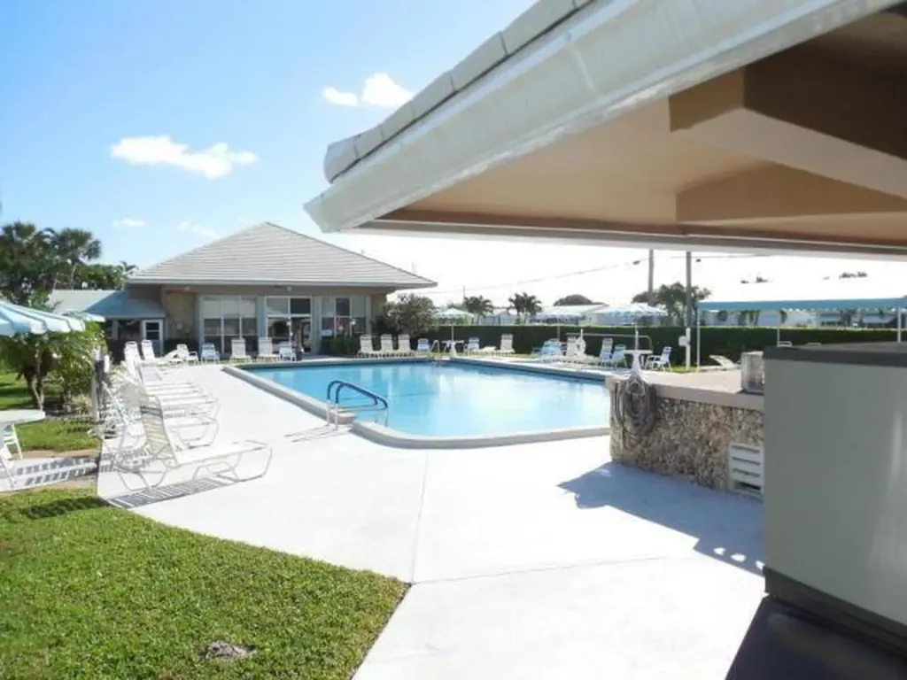 1116 Lake Terrace Boynton Beach FL 33426