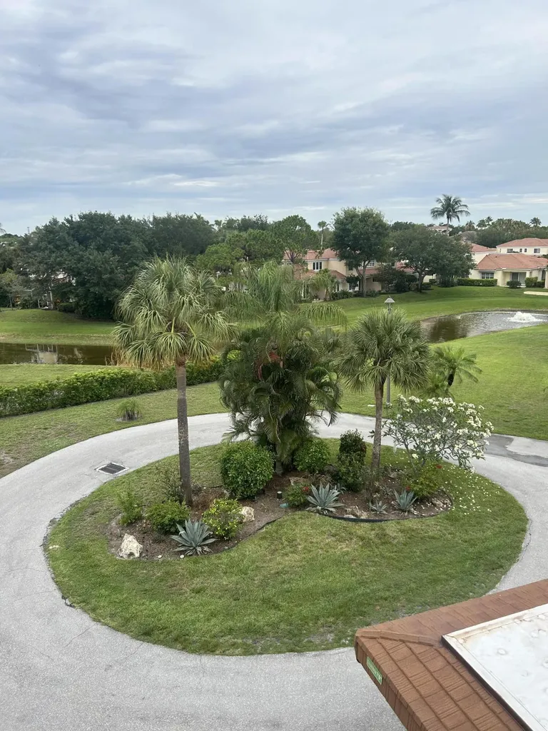 5390 NW Woodland Lakes Drive Palm Beach Gardens FL 33418